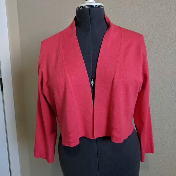 Calvin Klein Sweaters - Calvin Klein gently used sweater.  Size L